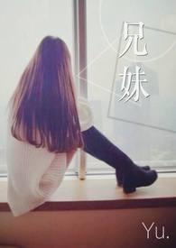 兄妹俩在咖啡厅外玩滑板
